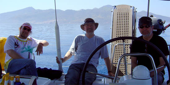 drei Mann auf einem Boot